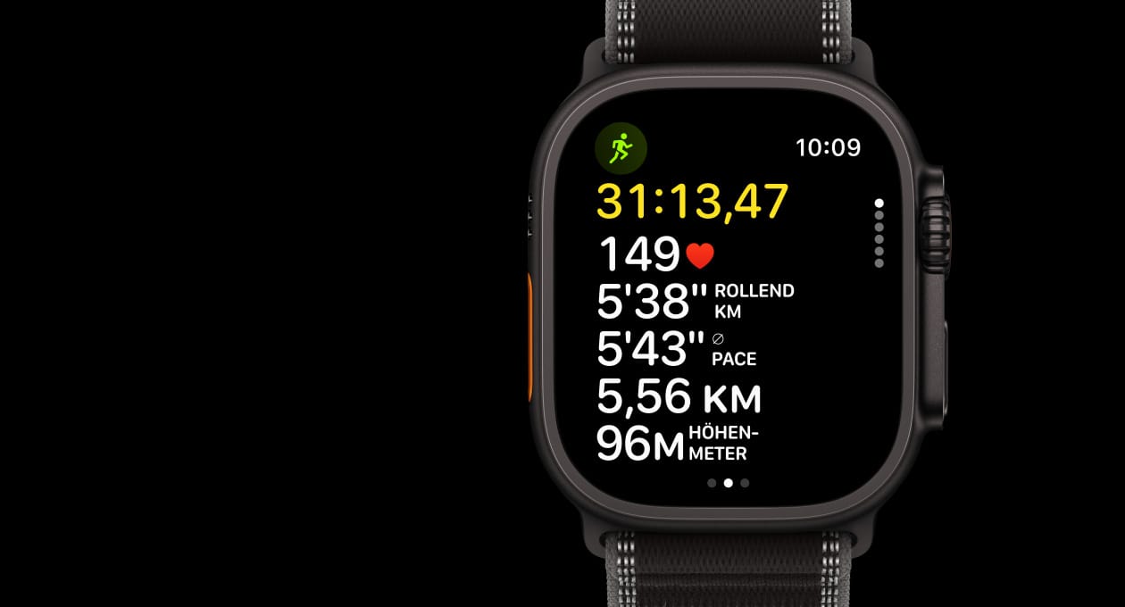 Apple Watch Ultra 3, Farbe Schwarz, Titangehäuse, Trainingsapp, Laufen outdoor, linke Seitenansicht, Actiontaste, rechte Seitenansicht, Digital Crown, Seitentaste, Armband, Trail Loop, Farbe Schwarz/Kohlegrau
