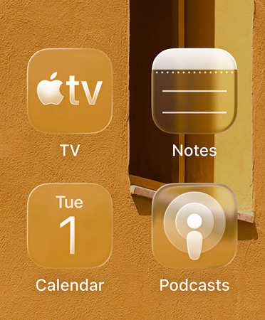 Raster van vier transparante appsymbolen, de Apple TV-app, Notities, Agenda en Podcasts, die de achtergrond vervaagd laten zien