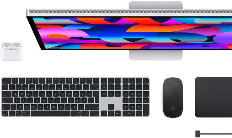 Mac aksesuarları: AirPods, Studio Display, Magic Keyboard, Magic Mouse, Magic Trackpad, MagSafe şarj kablosu