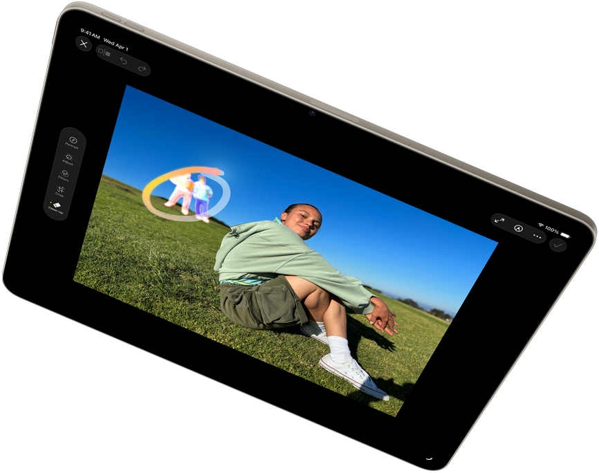 iPad Air i vandret position, der viser Apple Intelligence med værktøjet Visk ud i appen Fotos