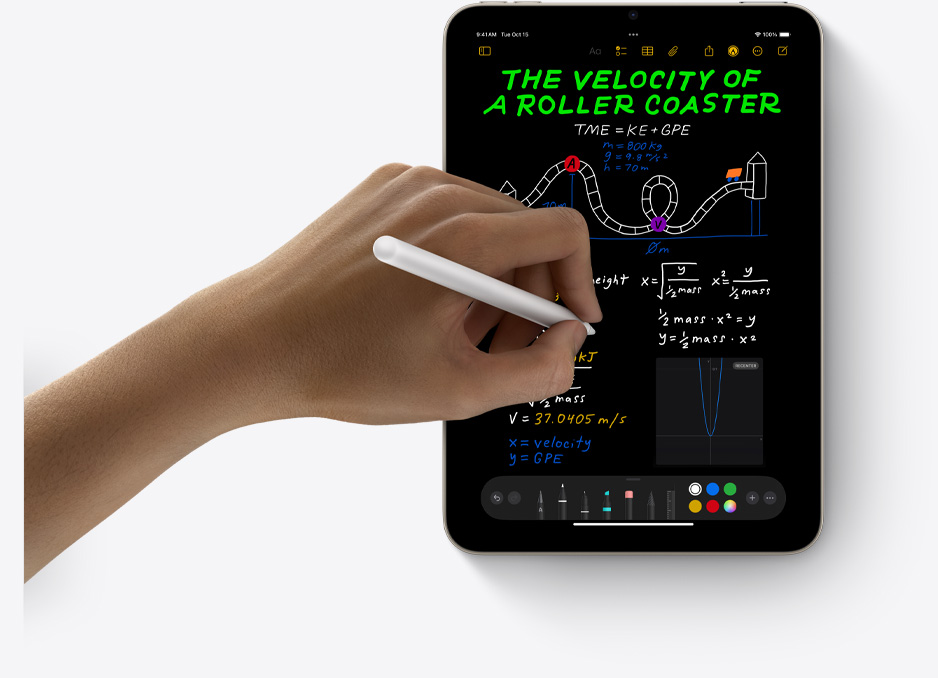 iPad mini na vertical com uma mão a utilizar o Apple Pencil Pro nas Notas de matemática.