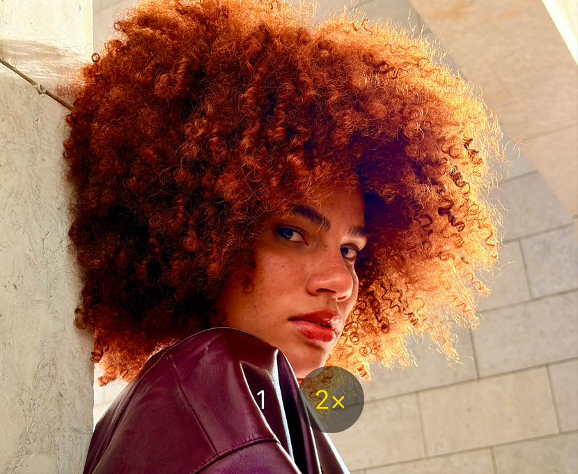 Photo d’une personne prise avec la fonctionnalité de la caméra Téléobjectif 2x