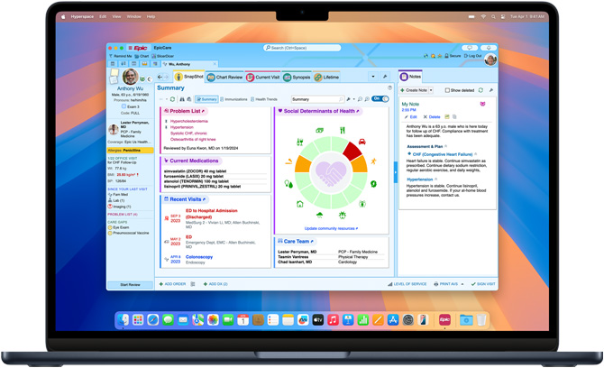 Một MacBook Pro hiển thị Hồ Sơ Sức Khỏe Điện Tử Epic Mychart.